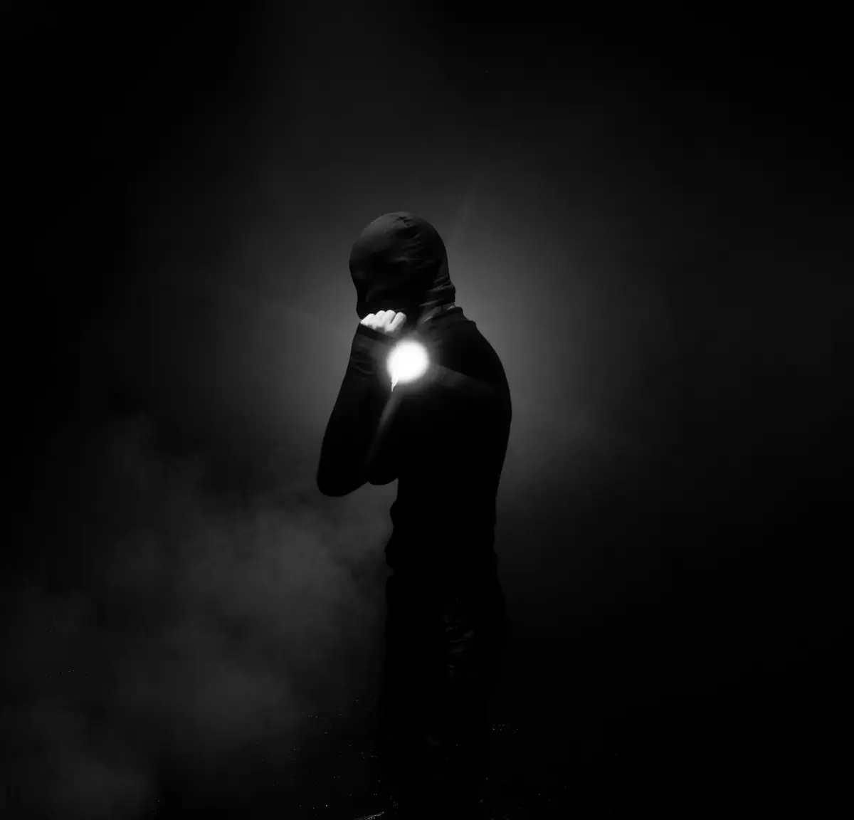 Dirección de arte y fotografía para el proyecto musical SUPERHEROv22 de Yevuz